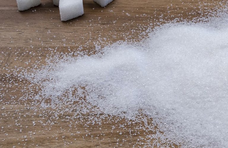 Les dangers des sucres ajoutés et les alternatives saines