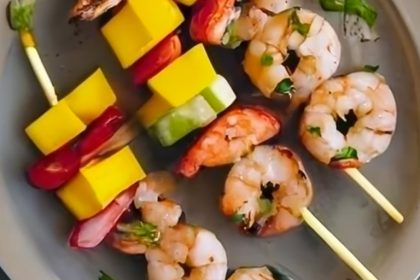 Brochettes de crevettes à la mangue et au piment : une explosion de saveurs saines !