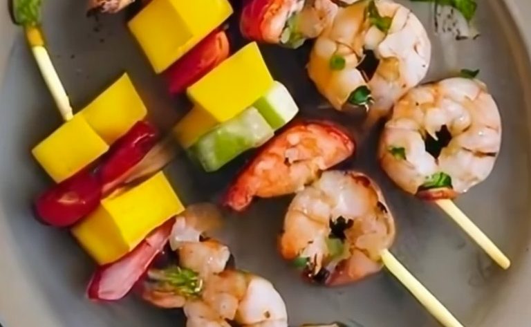 Brochettes de crevettes à la mangue et au piment : une explosion de saveurs saines !