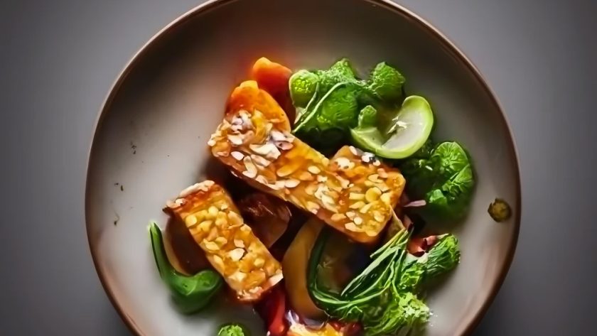 Poêlée de tempeh aux légumes d'été et à la sauce teriyaki - recette saine à indice glycémique bas